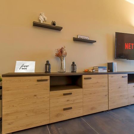 Modern & Bright 2 Bedroom Flat 50M From M4 Stop Милано Екстериор снимка