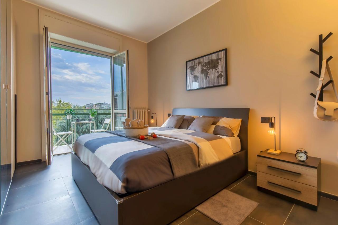 Modern & Bright 2 Bedroom Flat 50M From M4 Stop Милано Екстериор снимка