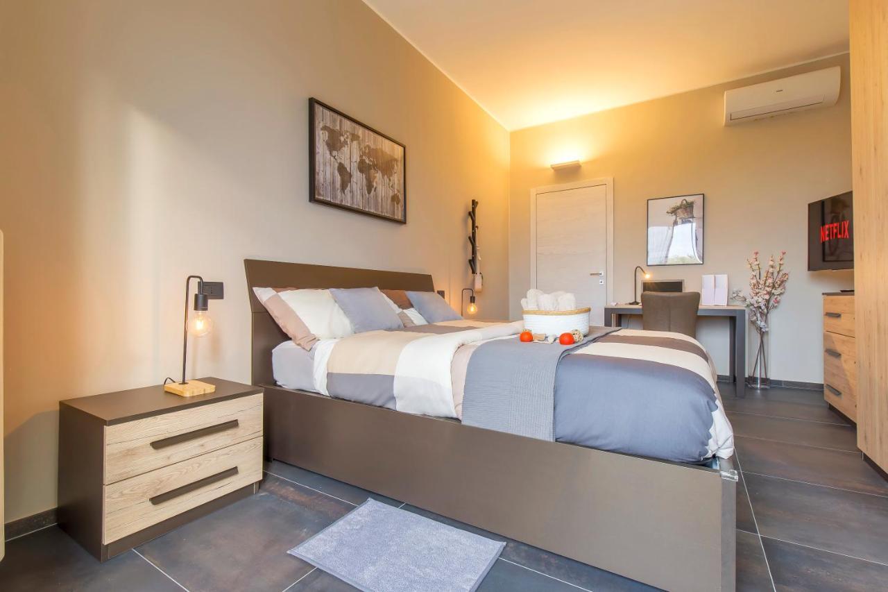 Modern & Bright 2 Bedroom Flat 50M From M4 Stop Милано Екстериор снимка