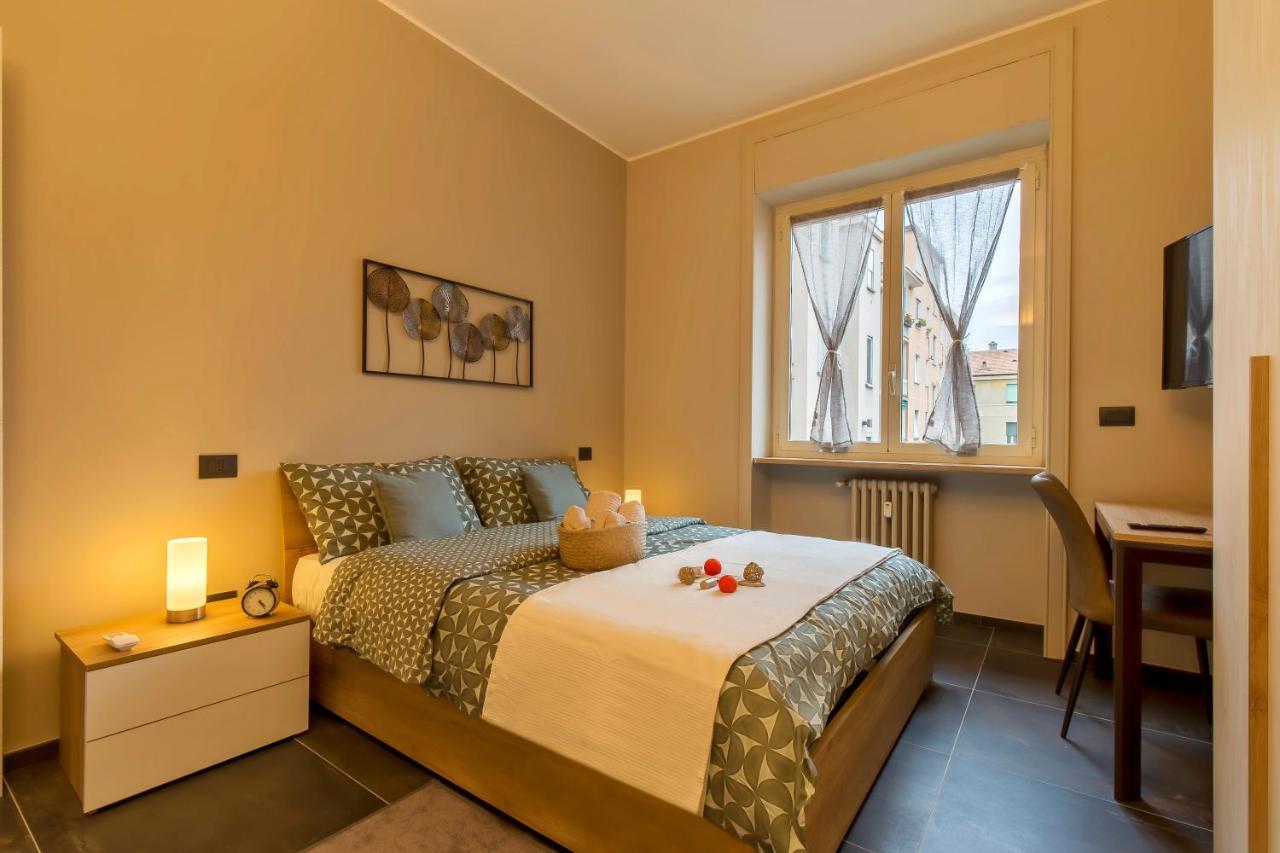 Modern & Bright 2 Bedroom Flat 50M From M4 Stop Милано Екстериор снимка