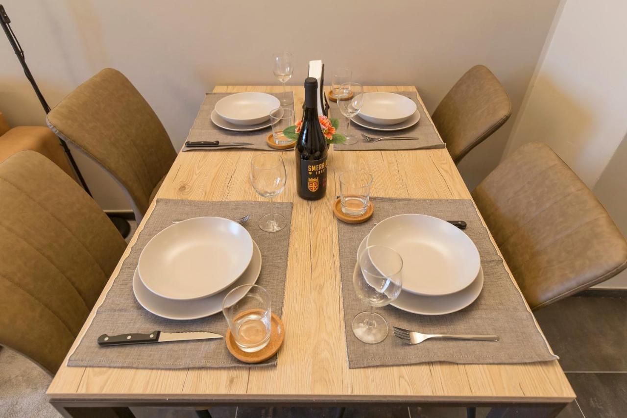 Modern & Bright 2 Bedroom Flat 50M From M4 Stop Милано Екстериор снимка